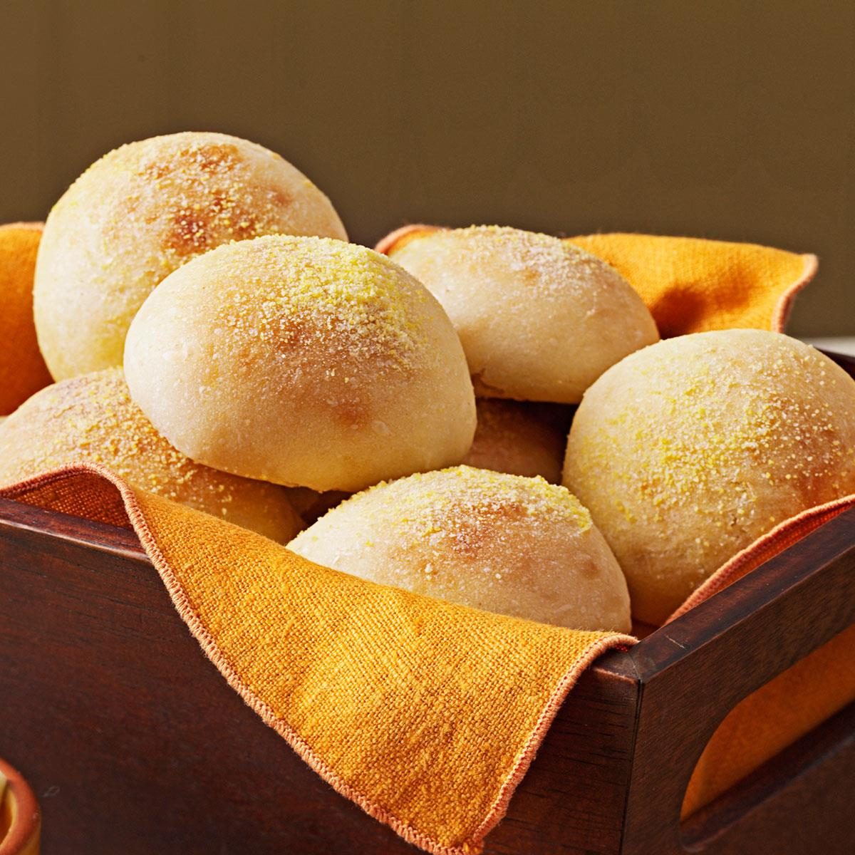Cornmeal Dinner Rolls