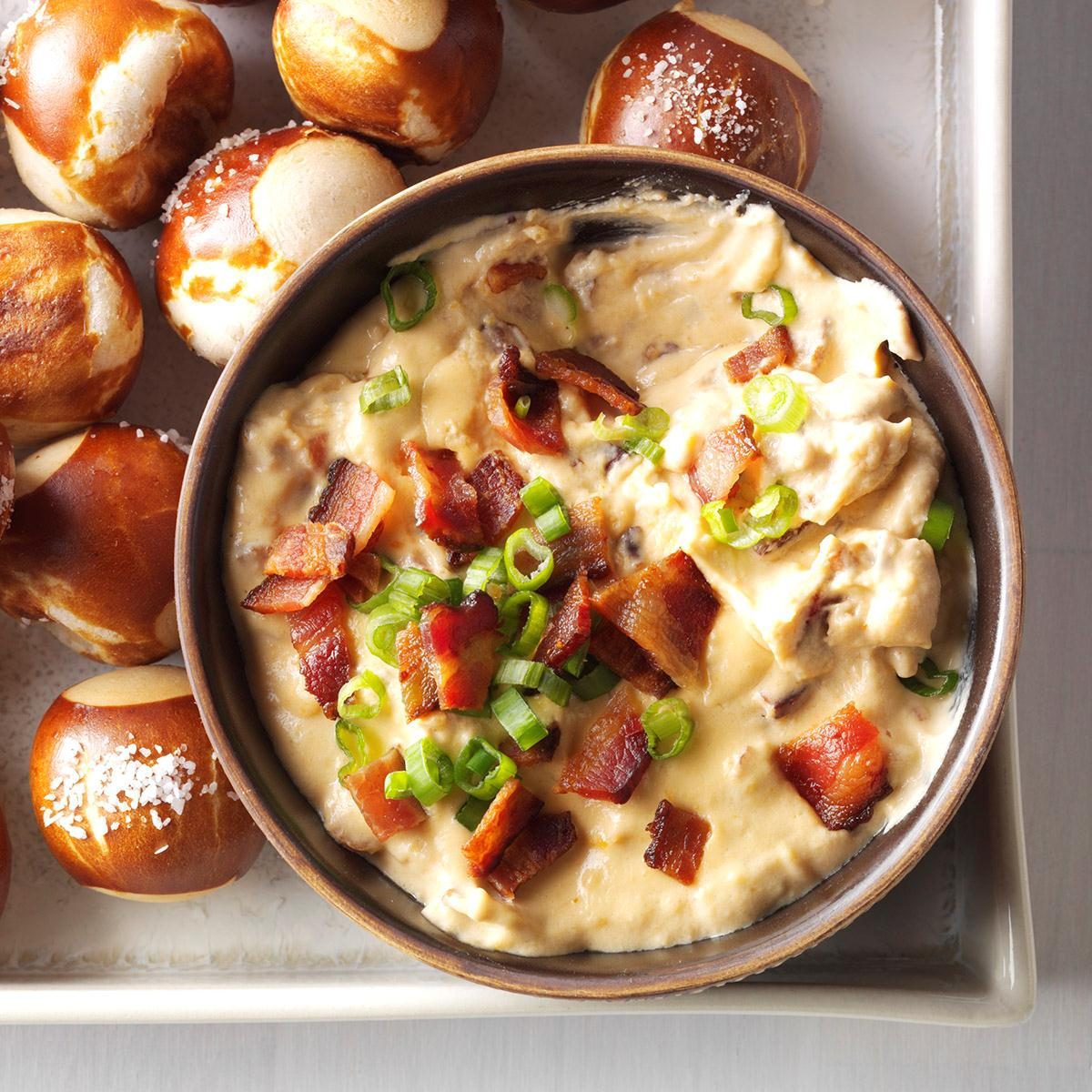 Slowcooker Cheddar Bacon Ale Dip