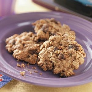 Chewy Oatmeal Raisin Cookies