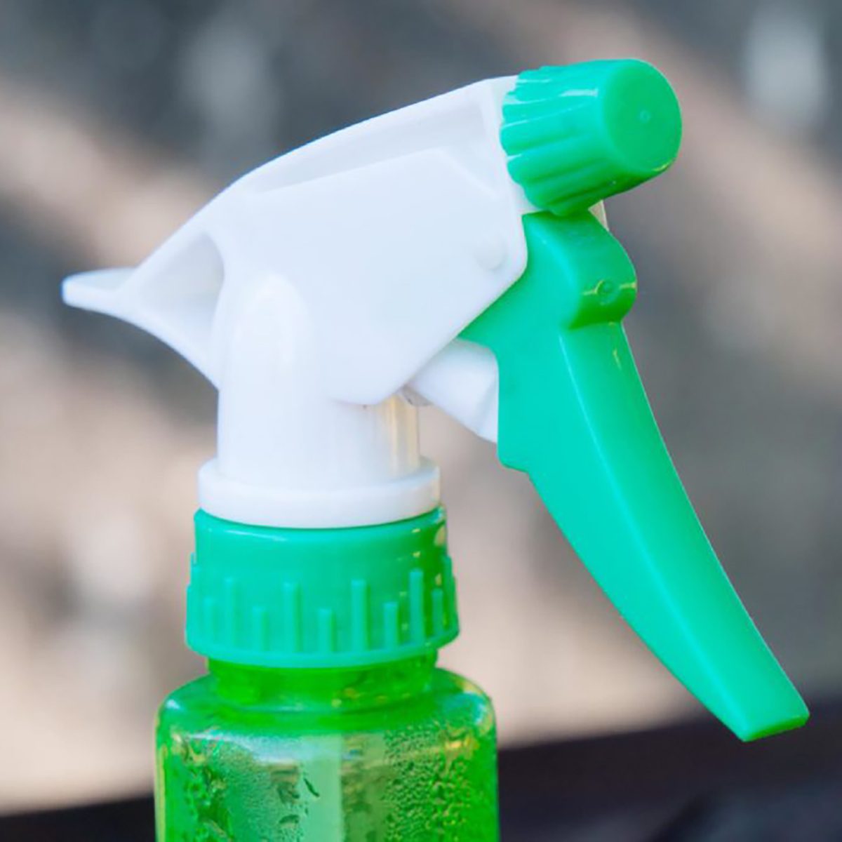 spray bottle with vinegar, best natural cleaning products