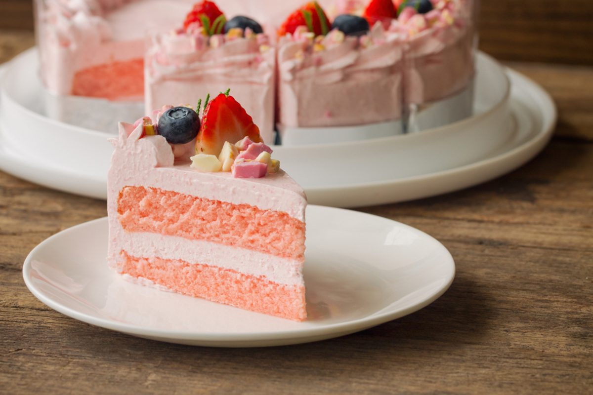 This Is the Secret to Making Bakery-Worthy Layer Cake At Home