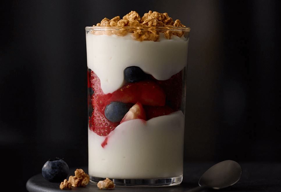 Fruit yogurt parfait