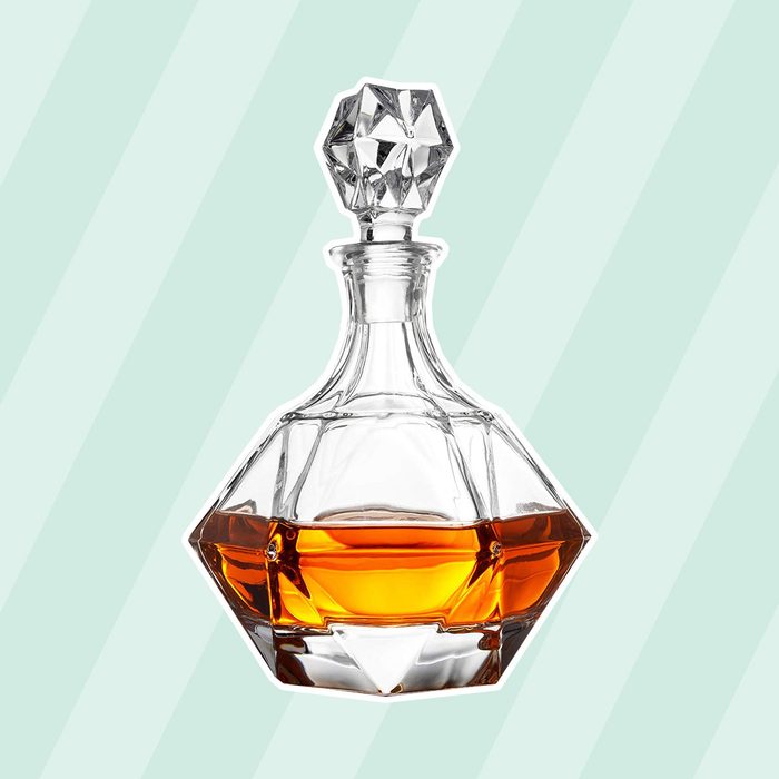 FineDine European Style Glass Whiskey Decanter & Liquor Decanter with Glass Stopper, 30 Oz.- With Magnetic Gift Box - Aristocratic Exquisite Diamond Design - Glass Decanter for Alcohol Bourbon Scotch.