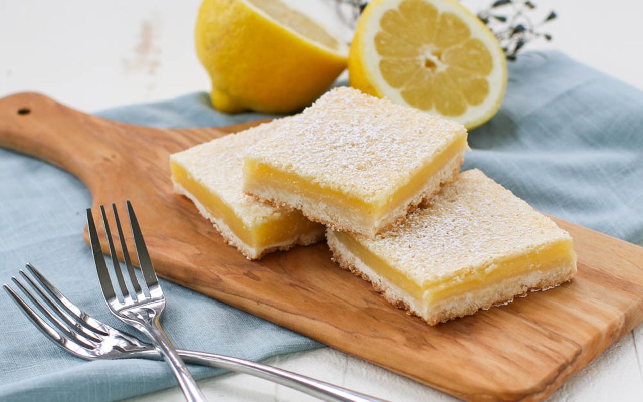 We Tried the Simple Lemon Bar Recipe That’s Taking over Reddit