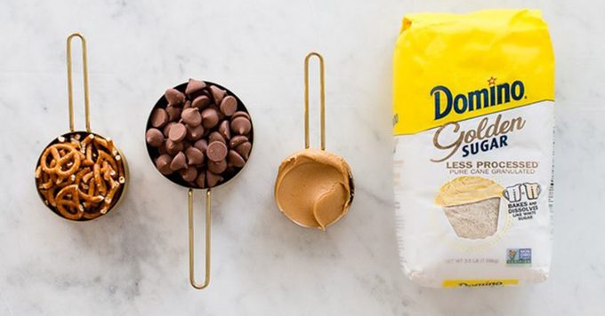 domino golden sugar social feature