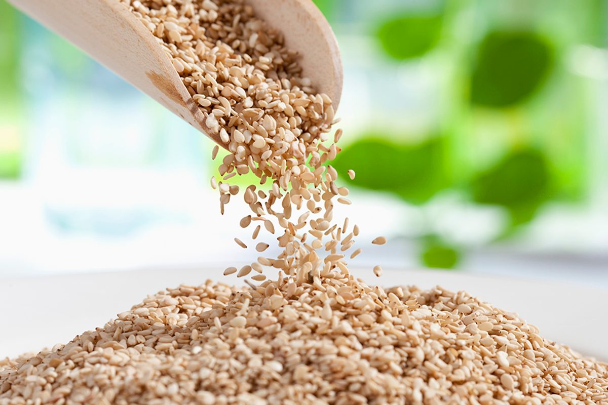 sesame seed (Sesamum indicum), pooring from wooden shovel