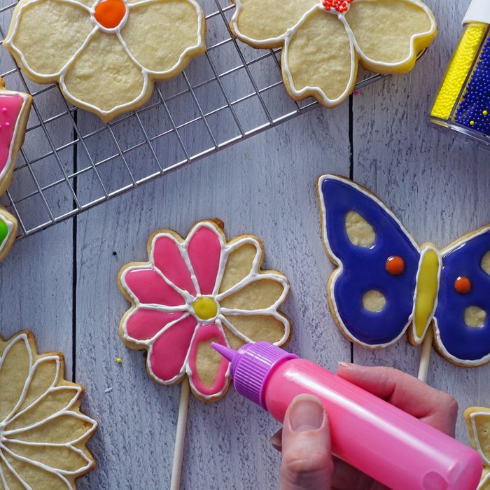 Decorate how to make a cookie bouquet