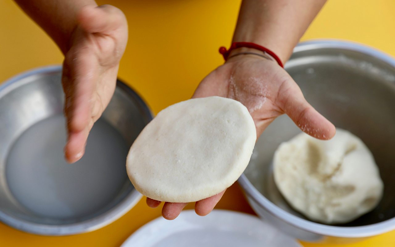 Flatten how to make arepas