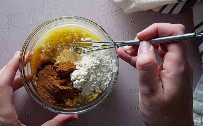 Make the cinnamon crunch Cinnamon Crunch Bagels Panera 041921 Toh 07