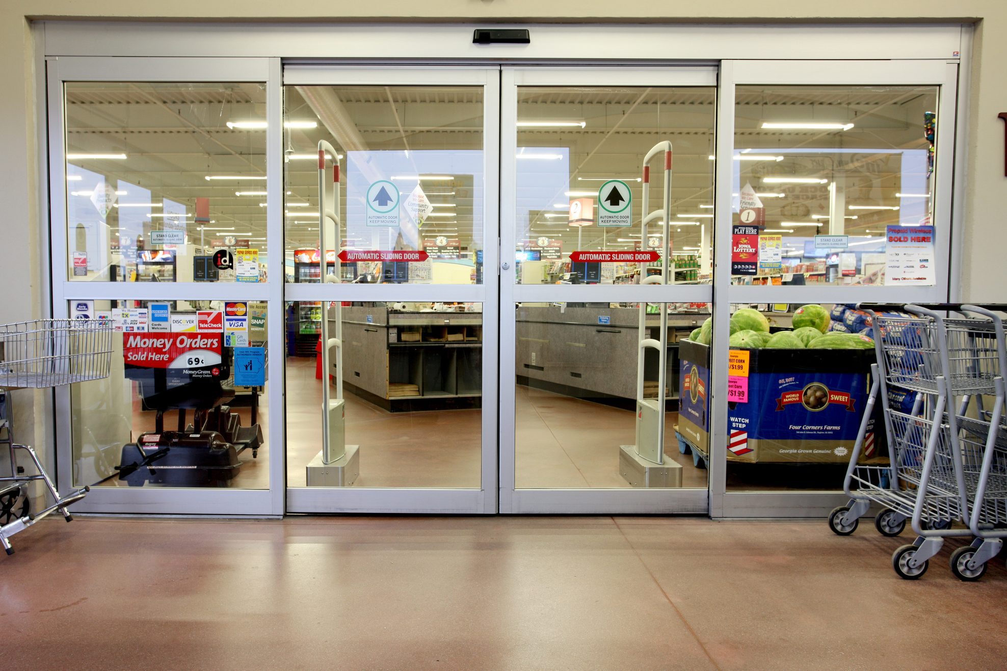 Here’s Why Grocery Stores Always Blast You with Cold Air as You Walk In