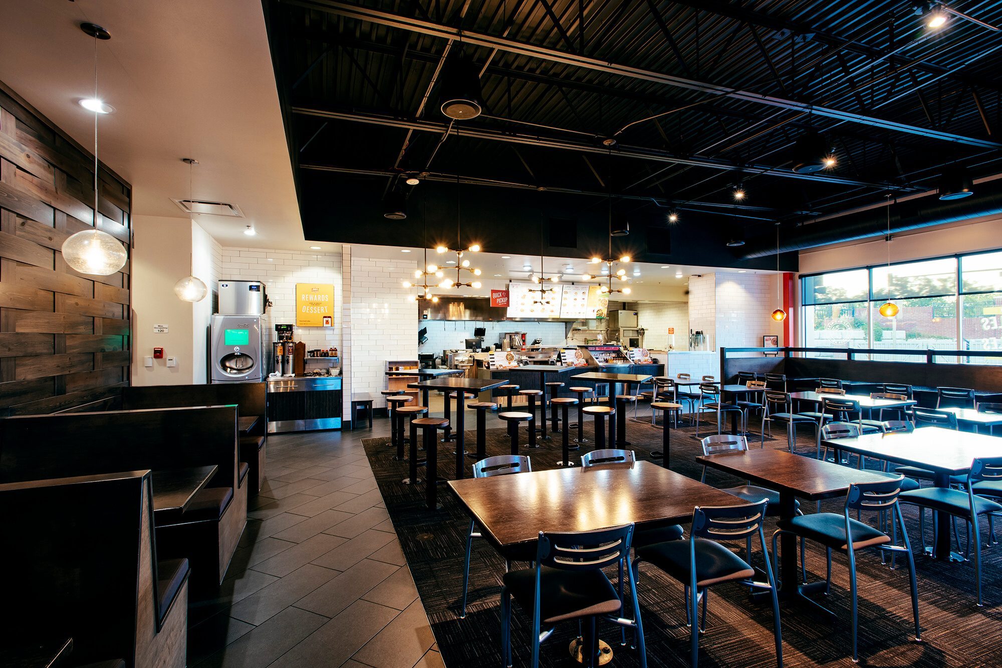 Noodles Kitchen Restaurant Lifestyle 001