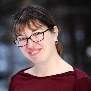 Headshot Close 011720 Sm   Julie Laing