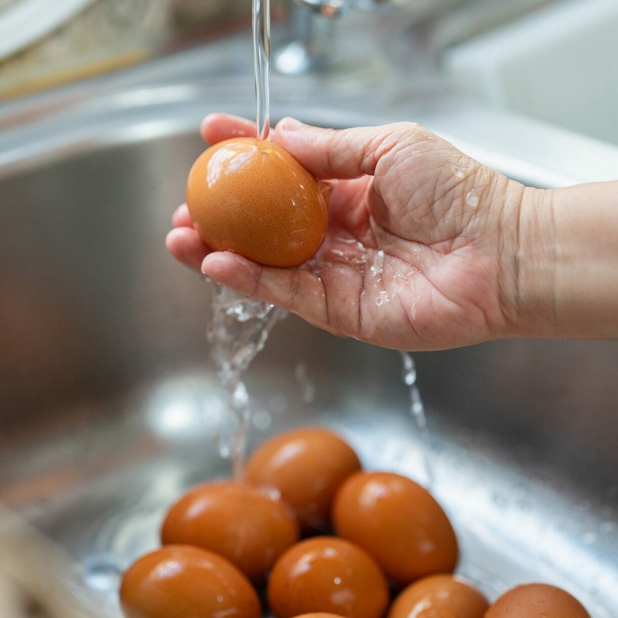 How to Wash Fresh Eggs (and When You Shouldn’t Wash Them)
