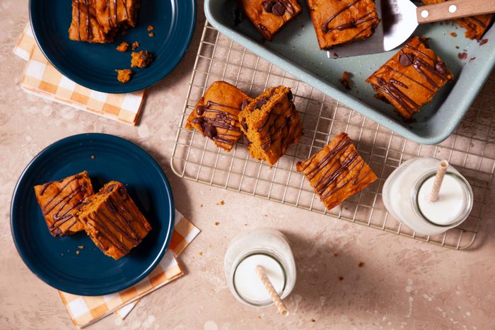 Ft23 161506 Ec 0906 6 Easy Chocolate Chip Pumpkin Bars Tmb