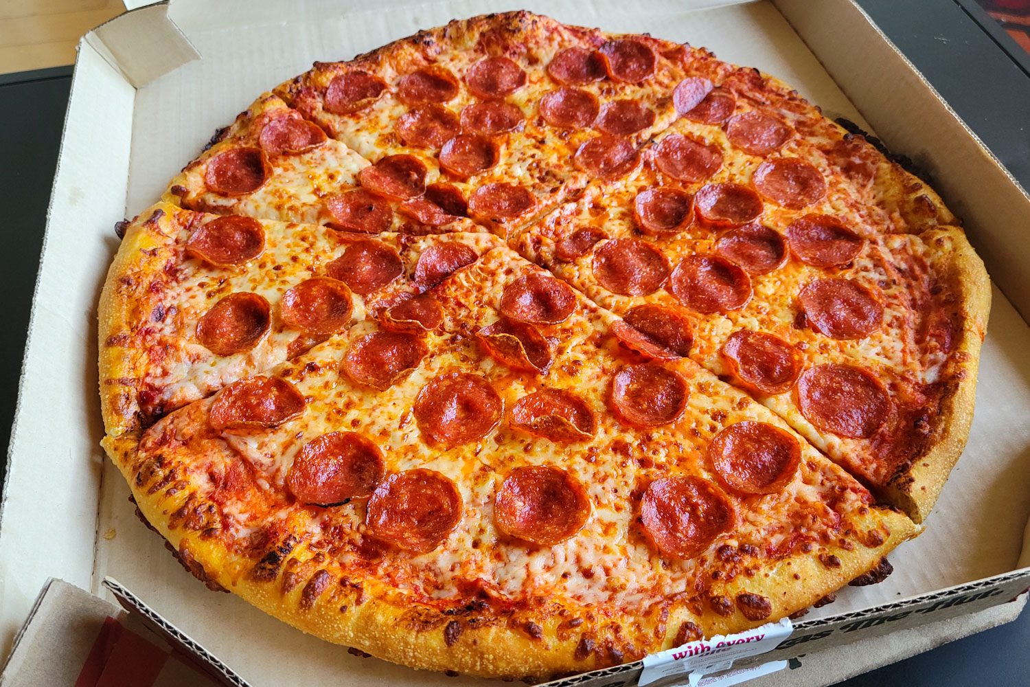 Pizza Hut The Big New Yorker Pizza Taste Test Allison Robicelli For Toh