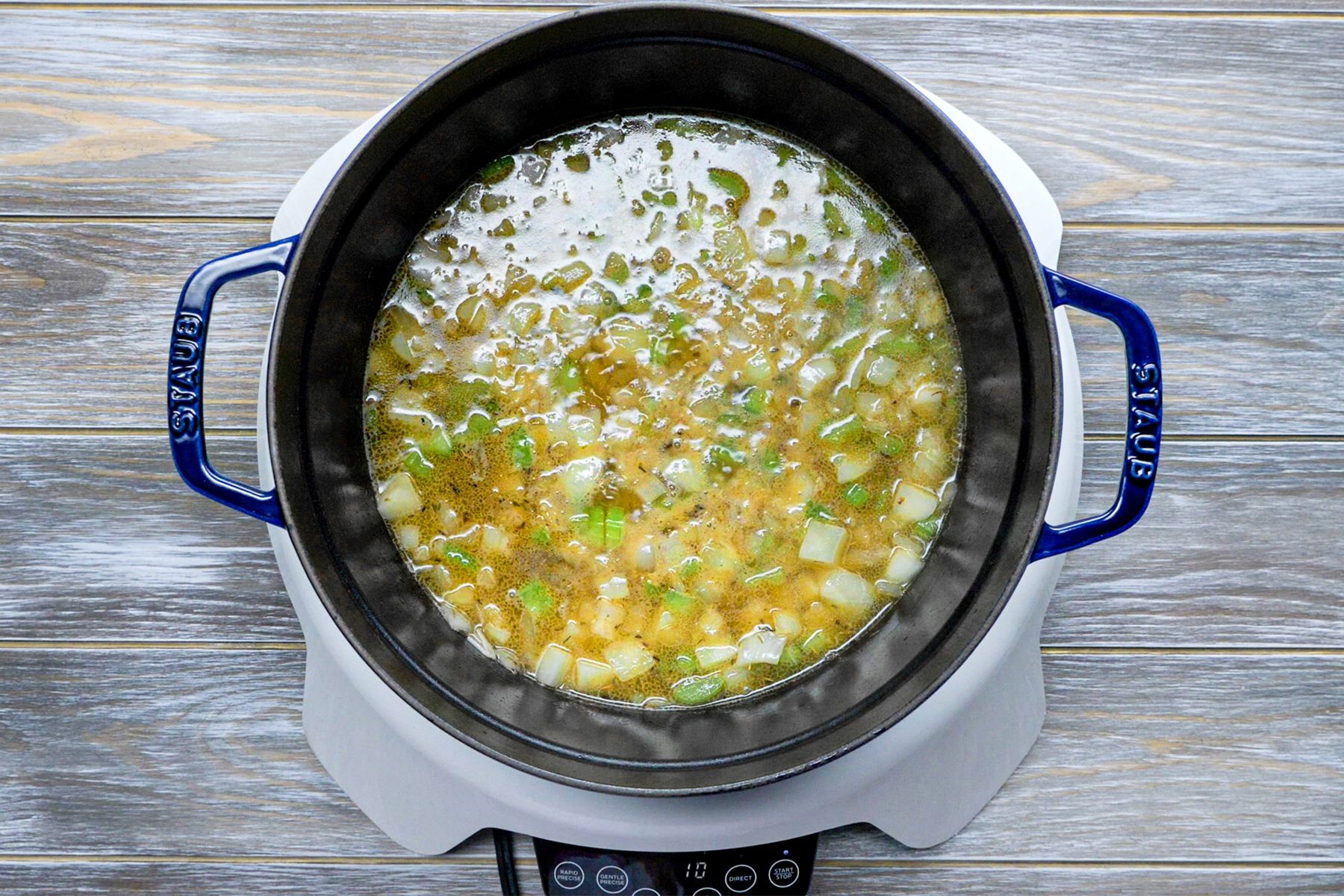 Contest Winning New England Clam Chowder Tohvs24 41095 Mf 04 12 2