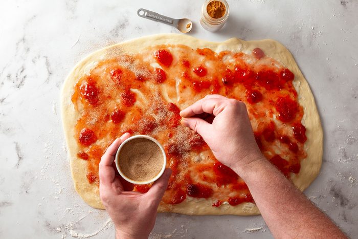 Sprinkling Mixture of sugar and cinnamon