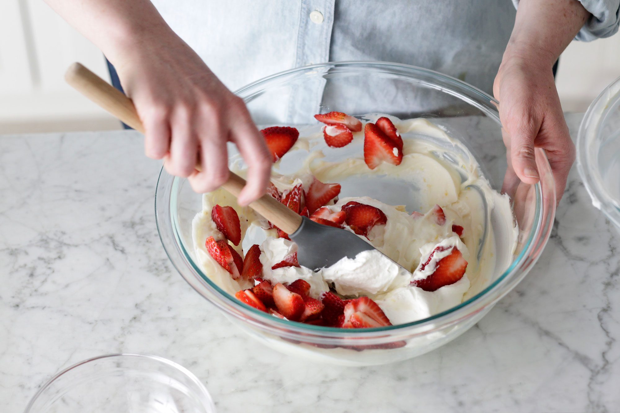 Beat the cream cheese, confectioners' sugar, lemon juice and zest, and vanilla in a bowl