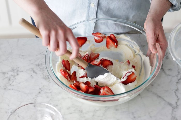 Beat the cream cheese, confectioners' sugar, lemon juice and zest, and vanilla in a bowl