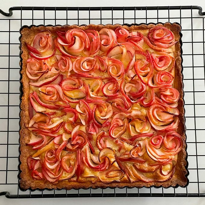 Crumble Crate served on a tray, placed on a white countertop
