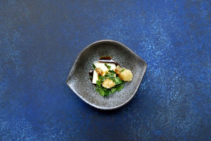 Mix 1 tablespoon of butter with parsley, garlic and soy sauce