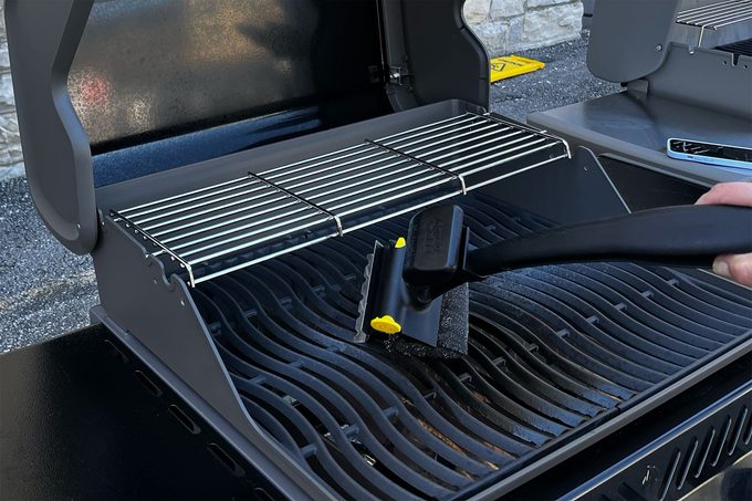 Using BBQ Daddy Scrub to clean grill