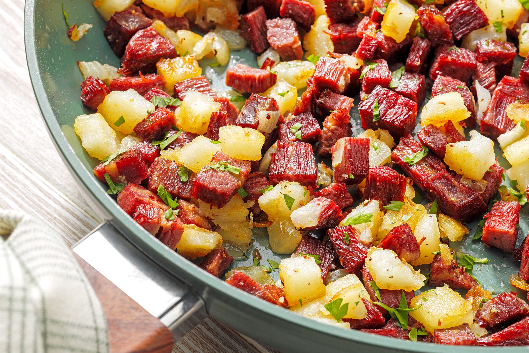 Easy Corned Beef Hash Tohcom24 275962 P2 Md 05 02 7b
