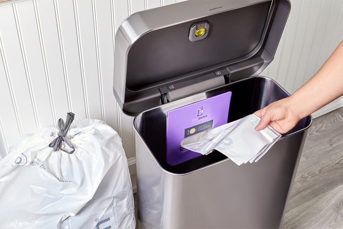 The Best Touchless Trash Cans For More Sanitary Garbage Disposal Toha Trashbins Ks 09 07 005