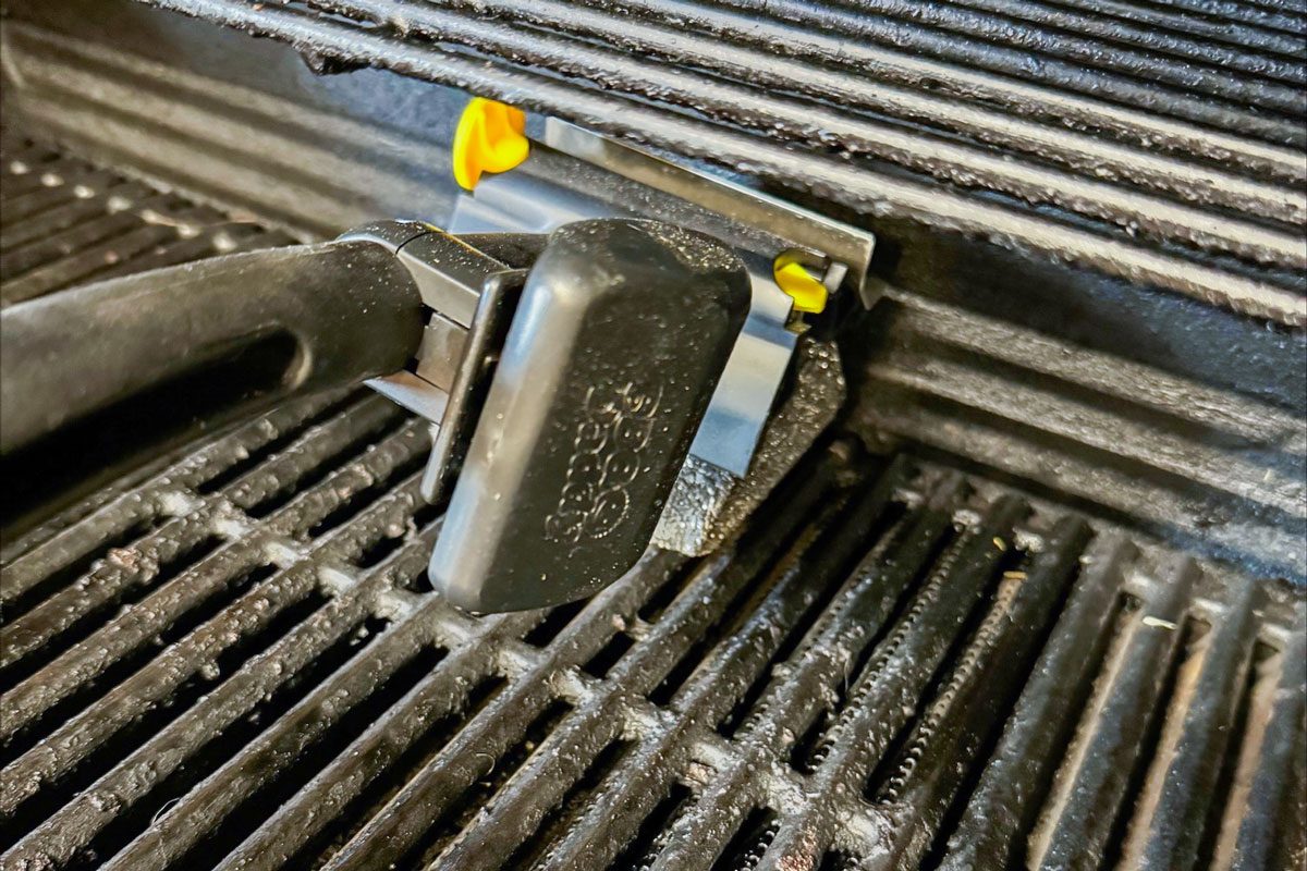 Bbq Daddy deep cleaning the barbecue