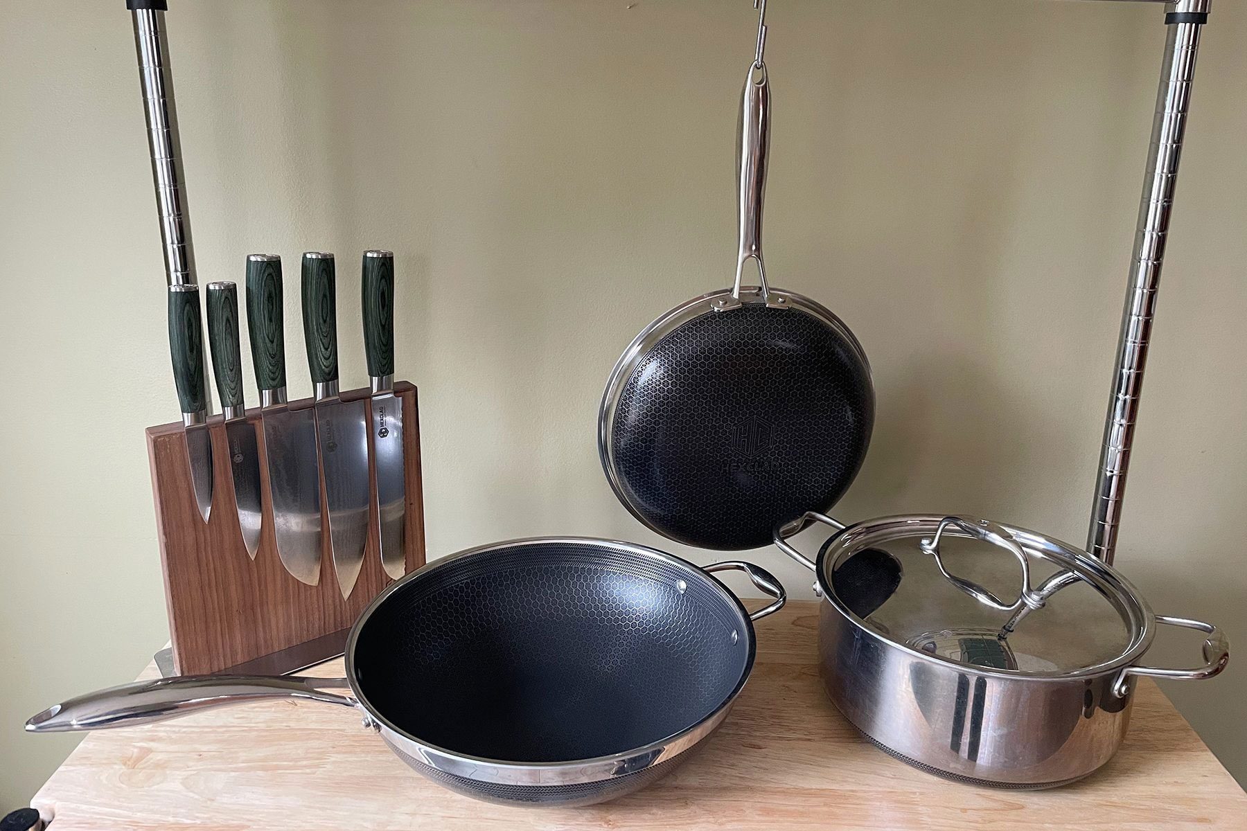 HexClad Reviews: 7 Items That Are Worth the Hype [Tested]