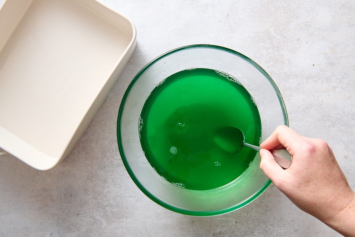 Preparing the green jello layer