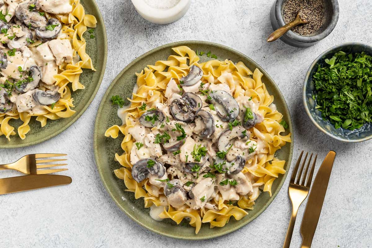 Slow Cooker Chicken Stroganoff 
