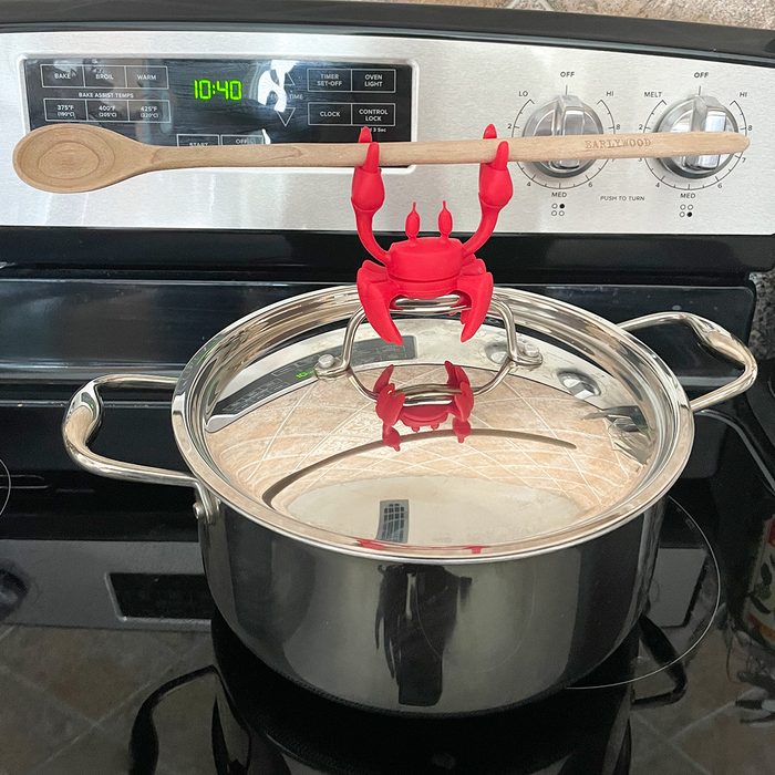 Toha24 Red The Crab Silicone Utensil Rest Katie Bandurski 07 Ssedit A