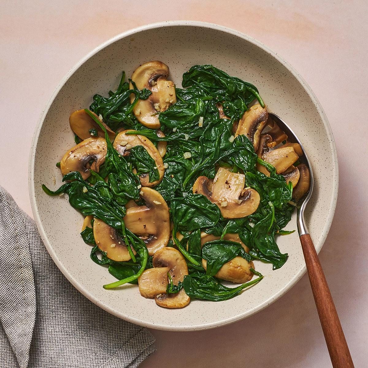 Sauteed Spinach And Mushrooms Exps Tohd24 24335 Dianachistruga 5