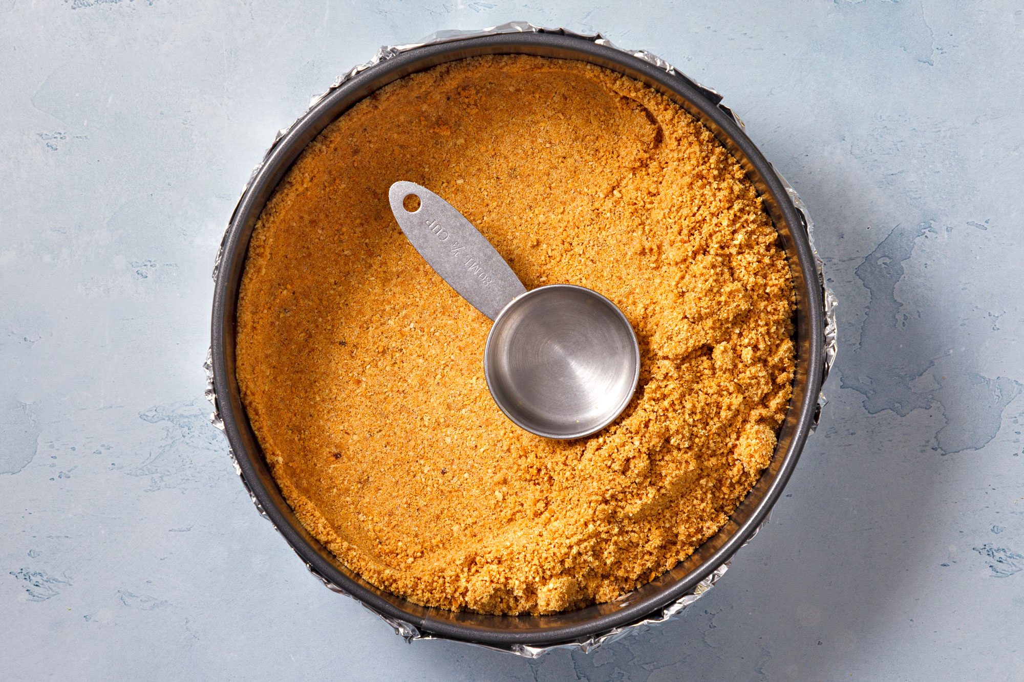 In a large bowl, combine graham crackers, melted butter, sugar, cinnamon and almond extract