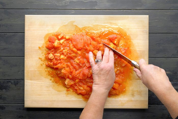 Chop tomatoes into bite-sized pieces.