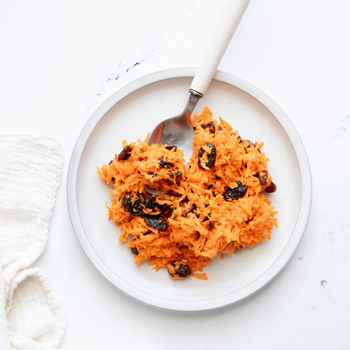 Carrot Raisin Salad Exps Tohd24 118 Kaylawidmer 3
