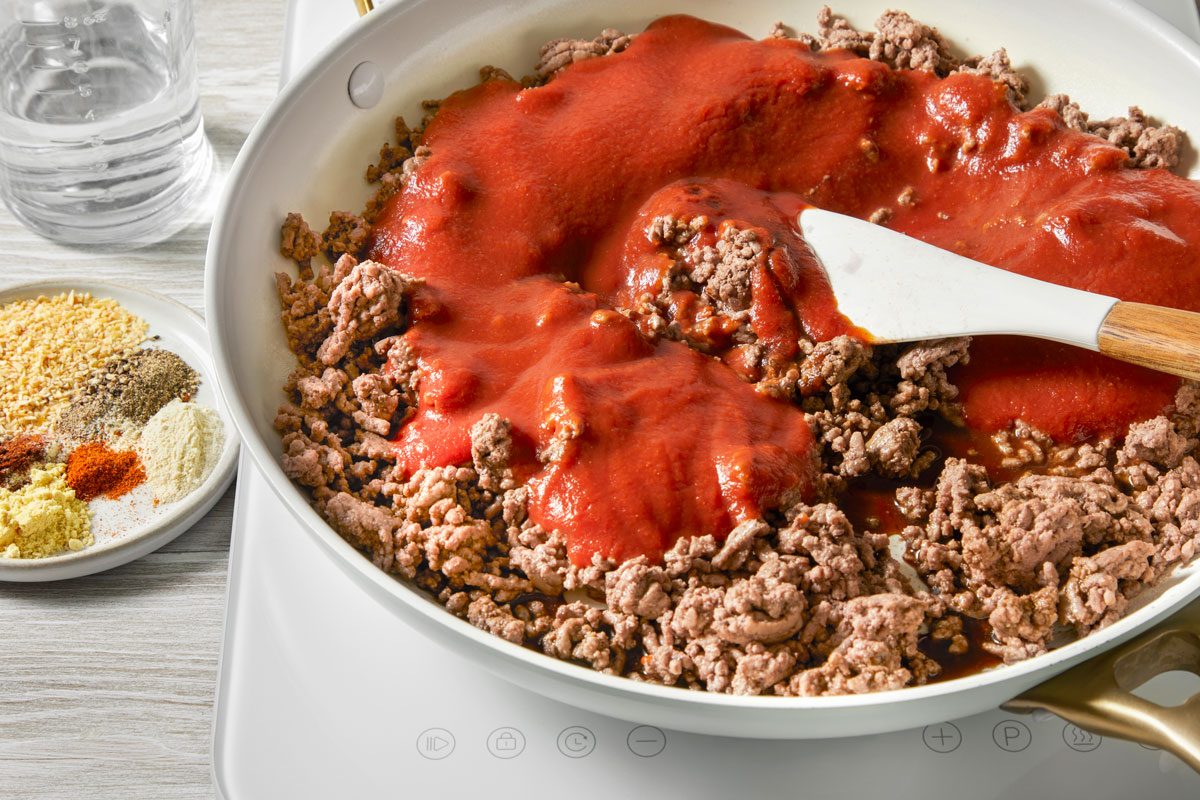 In a large skillet, cook beef over medium heat until no longer pink, Stir in tomato sauce, water, Worcestershire sauce,