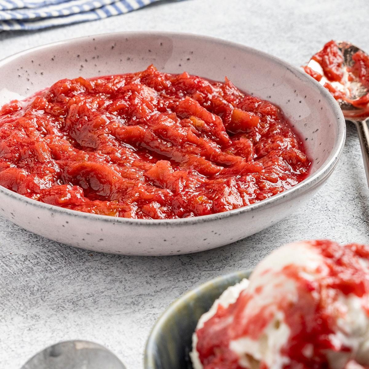 Easy Rhubarb Sauce Exps Tohd24 39617 Kristinavanni 6