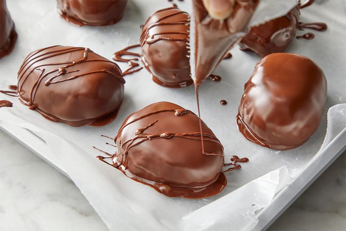 If desired, decorate eggs with icing and sprinkles. Let stand until set.