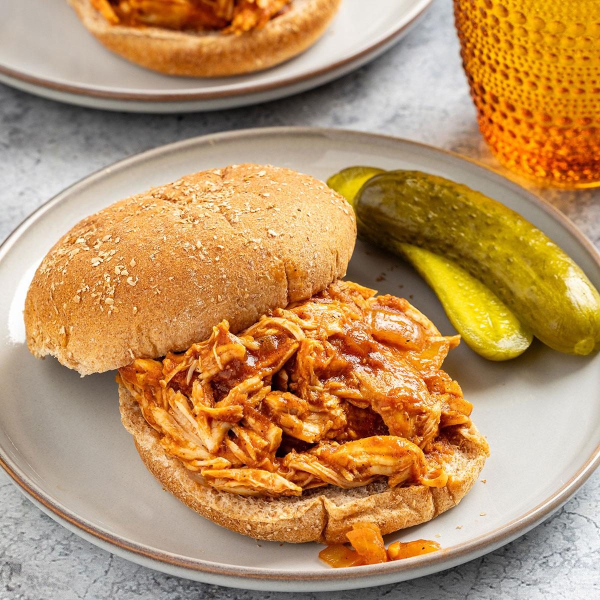 Pulled Chicken Sandwich Exps Tohd24 132312 Erickleinberg 6