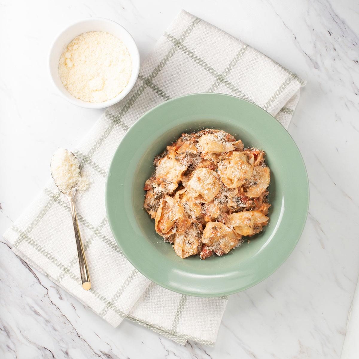 Tortellini With Tomato Cream Sauce Exps Tohd24 86645 Emilydavis 11