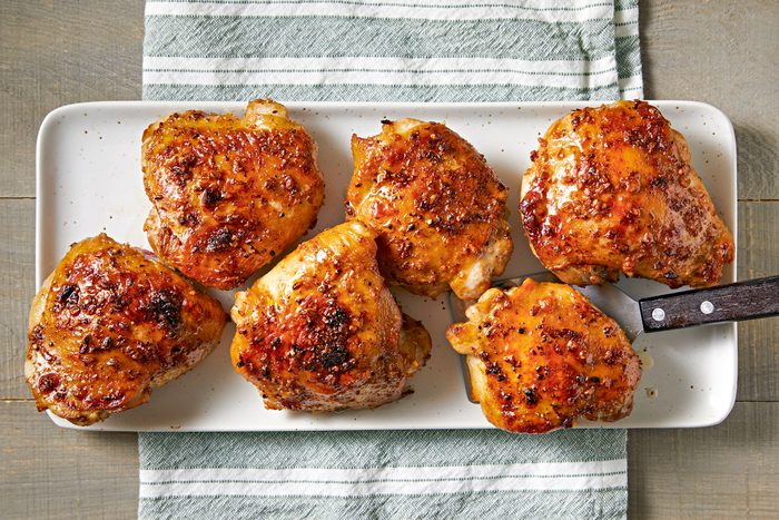 Crispy Garlic Broiled Chicken Thighs