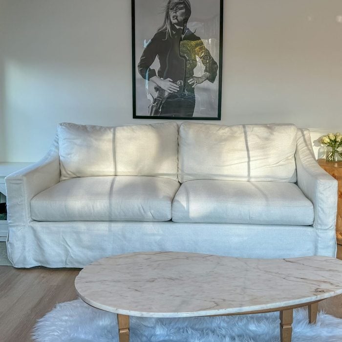 Rda24 Pottery Barn York Slope Arm Slipcovered Sofa Olivia Hanson For Rd 04 01 Pkedit