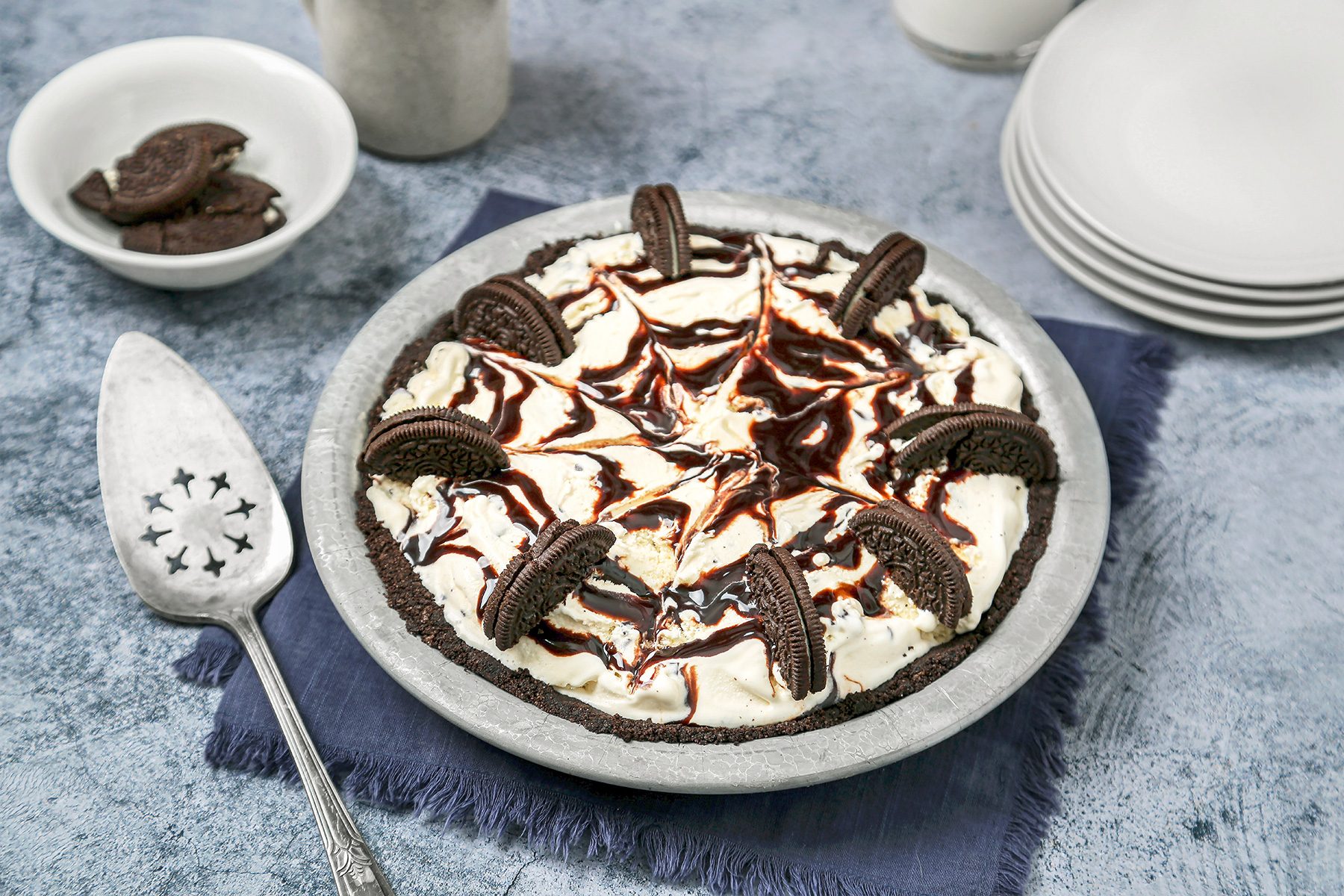 mud pie served with Oreos on top