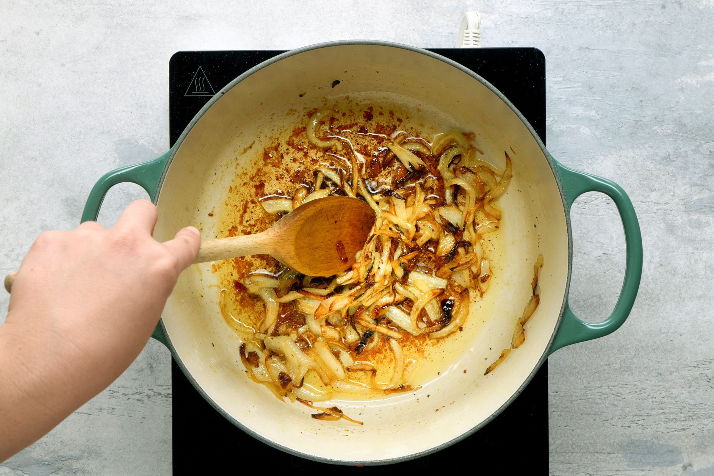Cooking onions with ghee until crisp in a dutch oven