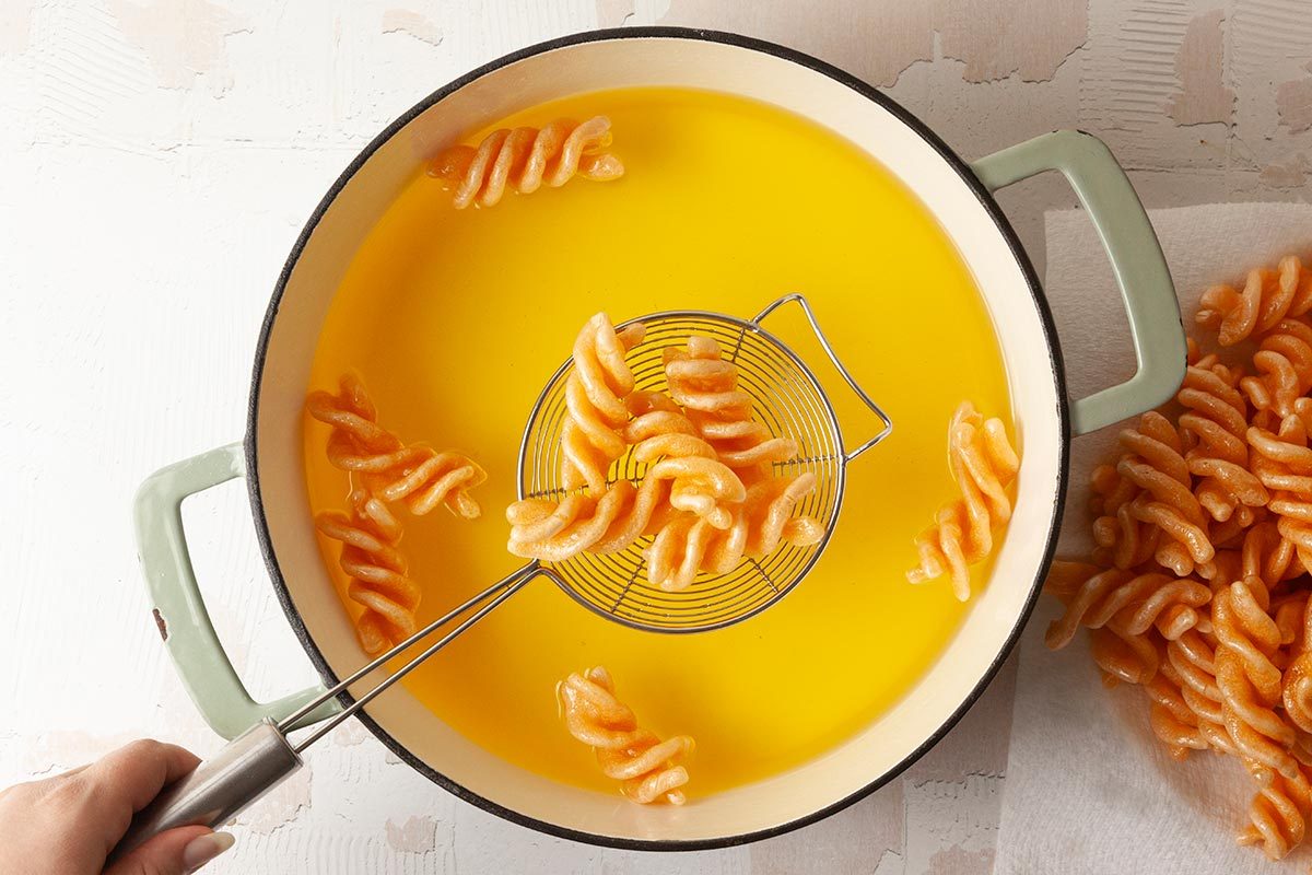 Spiral duros frying in oil in a large pan