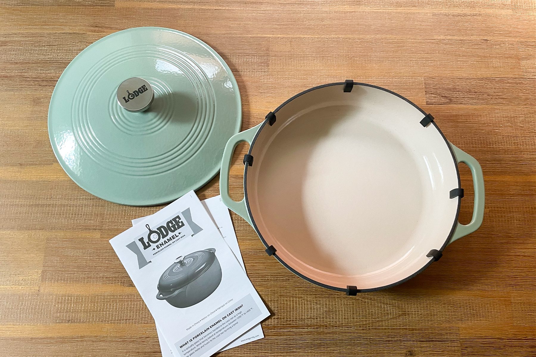 Toha25 Lodge Enameled Cast Iron Dutch Oven Katie Bandurski 02 Ssedit