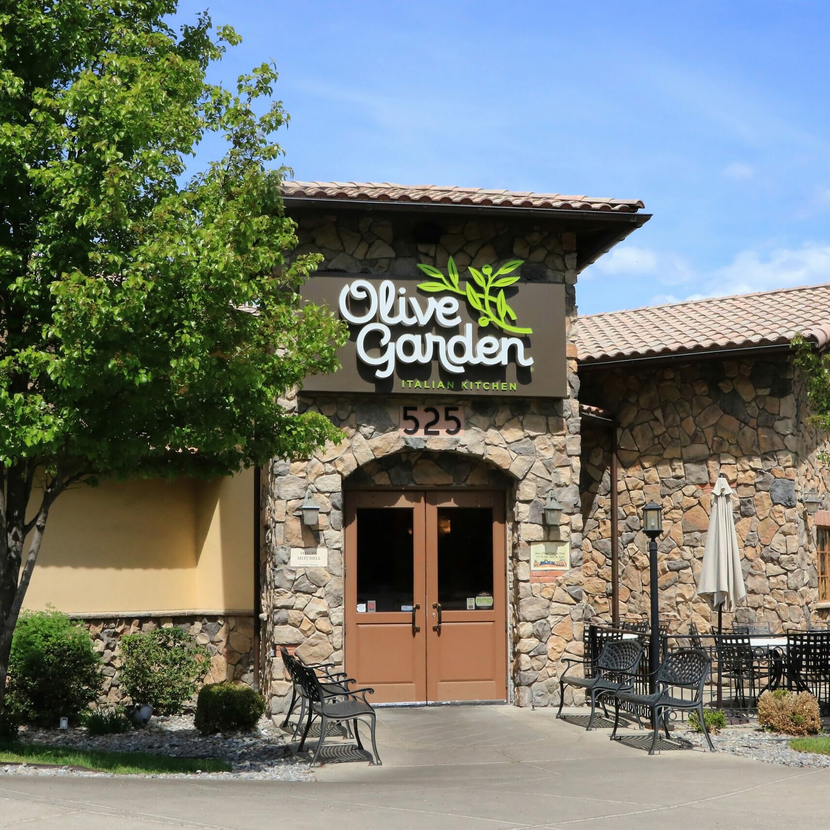 Olive Garden Is No Longer America’s Top Restaurant Chain—Here’s What Took Its Spot