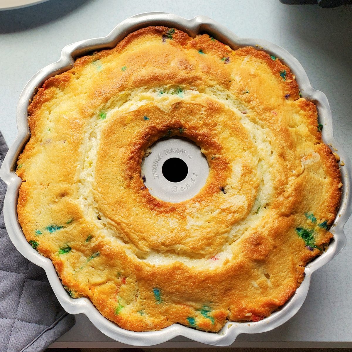 We Tried a Nordic Ware Bundt Pan Keeper Set—And It’s the Only Way To Bring Cake to a Potluck